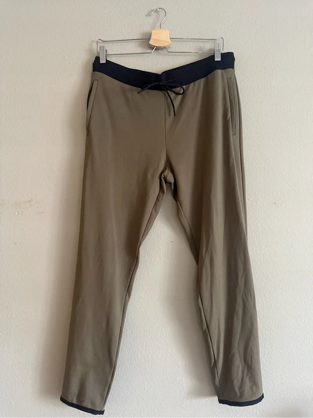 THEORY Men's Demir Plinth Drawstring Jogger Pant in Dark Olive Size Large